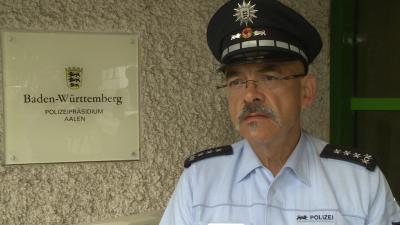 POLIZEIINTERVIEW! Rudersberg: Pkw kommt von Fahrbahn ab und landet 80 Meter im Wald - Fahrer verbrennt in Fahrzeug